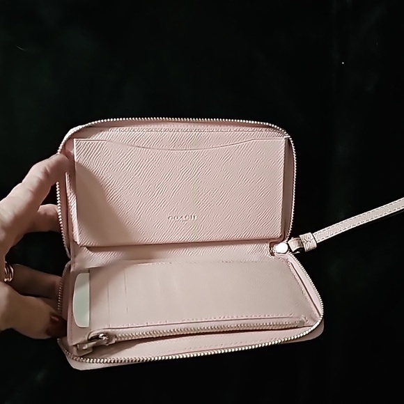 Coach NWT #F58053 Leather Cell Wallet Color: Blush - Picture 5 of 9